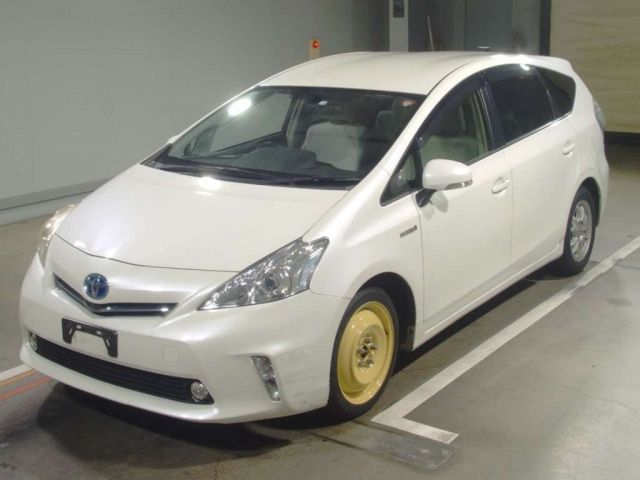 742 Toyota Prius alpha ZVW41W 2012 г. (TAA Hiroshima)